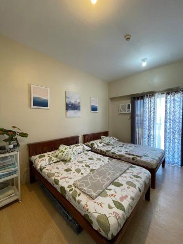 North Reclamation Area Apartment | La Maria Rentals - Cozy 2 Double Beds with Balcony, Walk to SM Mall Cebu
