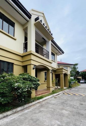 Lapu-Lapu Apartment | Laiza's Crib 16pax Private 4BR Home with 3 Baths