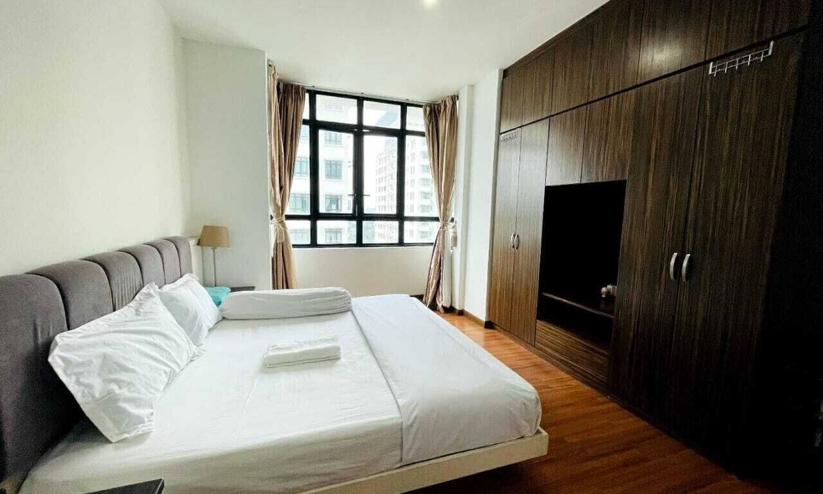 Seri Kembangan House | Lake view Resisdence