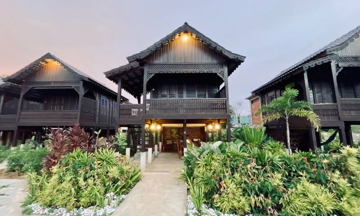 Lubok Buaya Ski Chalet | Landmark Cenang - A Beautiful Traditional Malaysian Chalet