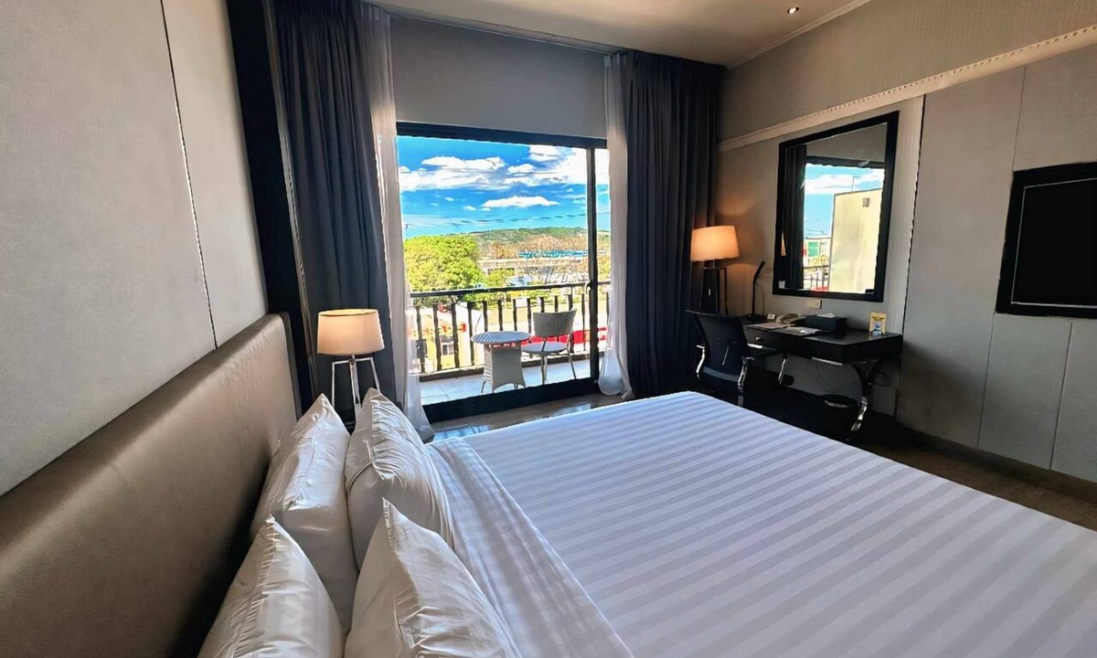 Olongapo Hotel | Le Charmé Suites