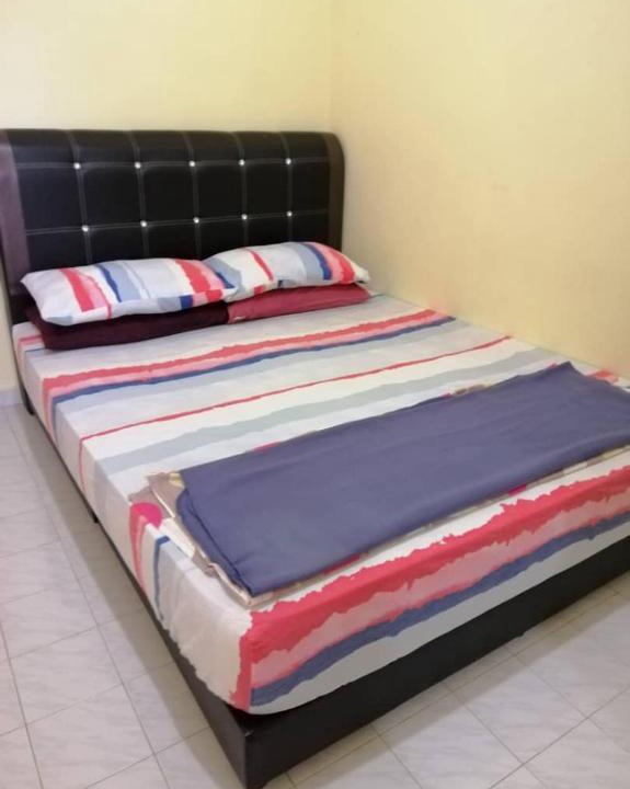 Kampung Gong Badak House | lela homestay bajet