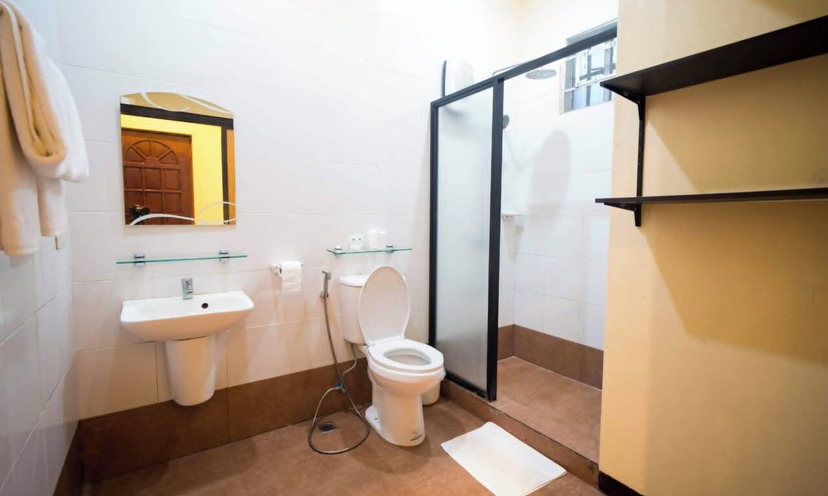 Urdaneta City Hotel | Lisland Rainforest Resort