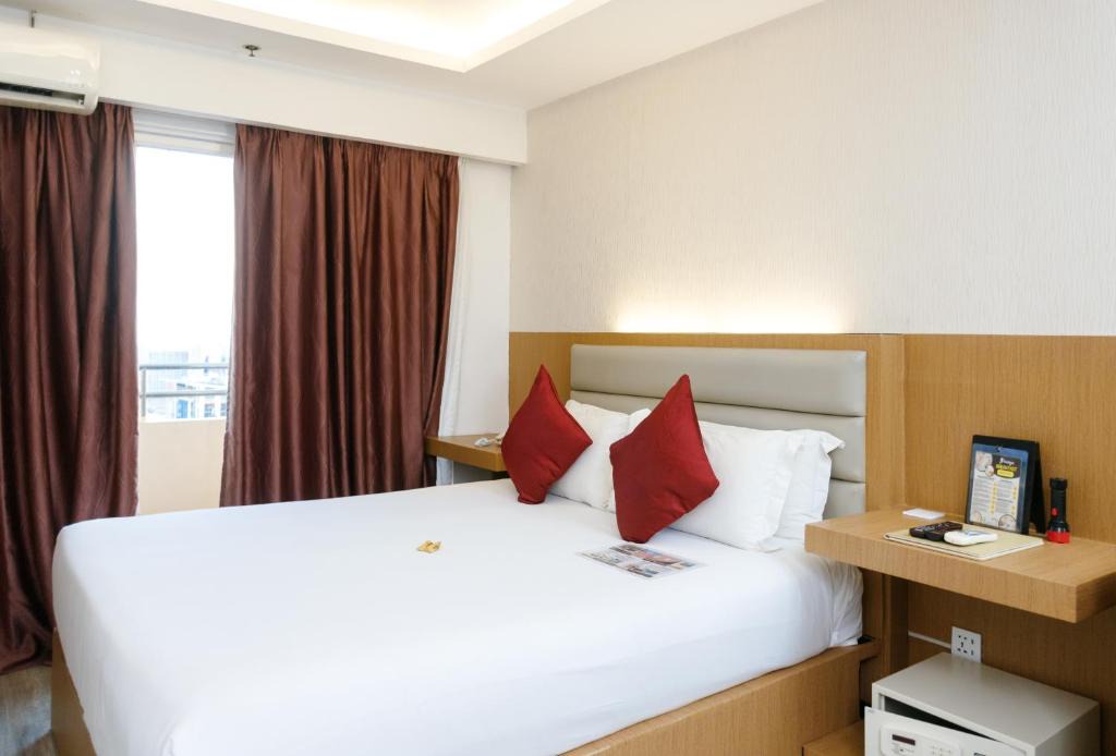 Ermita Night District Hotel | LivStudios Manila Bay