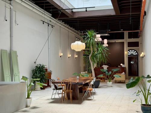 Chinatown Hostel | Love Linn