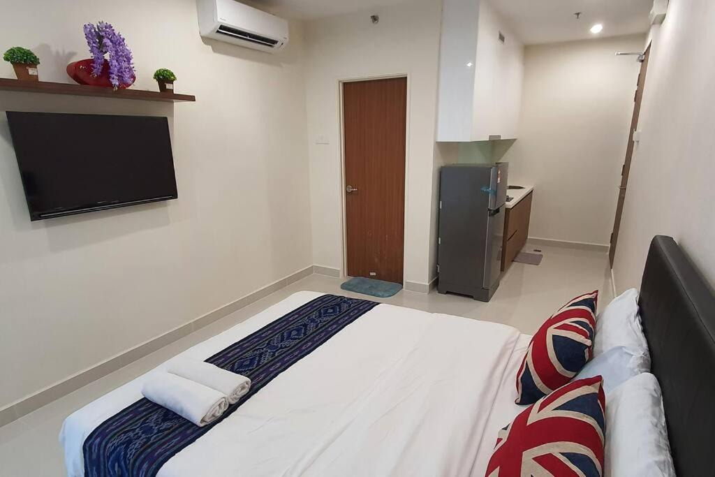 Batu Lintang Apartment | Lovely Kozi Square Studio 1 Bedroom with Pool LV9B