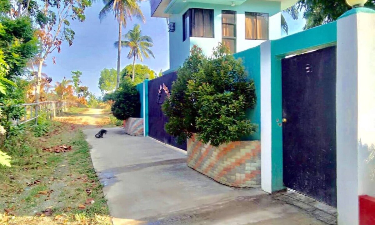 San Remigio Bed & Breakfast | Lucena’s B&B near Maravilla white sand beach.Good for 8 guests