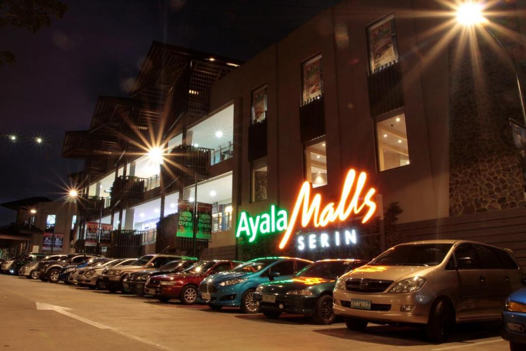 Silang Junction South Apartment | Lucky East Serin with Free Parking Netflix FreeCoffee and Recliner