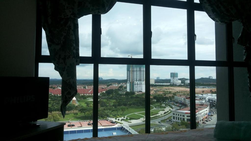 Bukit Indah Hotel | Luxe Suites at Skyloft
