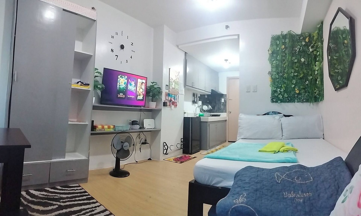 South Triangle Condo | Luxurious City Getaway in Quezon City - Private Condo for Rent