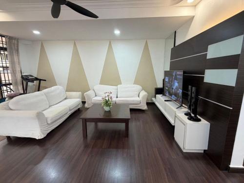 Taman Desa Cemerlang Apartment | Luxury 5Room 14pax Taman Desa Cermerlang