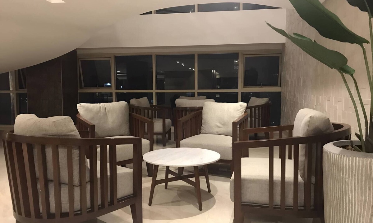 Pasay Apartment | Luxury Bay Condo near MOA With Balcony Free Wi-Fi