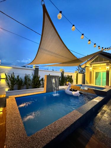 Kampung Pedah House | Luxury Homestay Jakuzi Private Pool 3 rooms full Aircond Jerantut