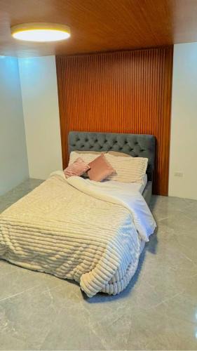 Malabanias Villa | Luxury Pool 4mins WALKING STREET AND Friendship Highway
