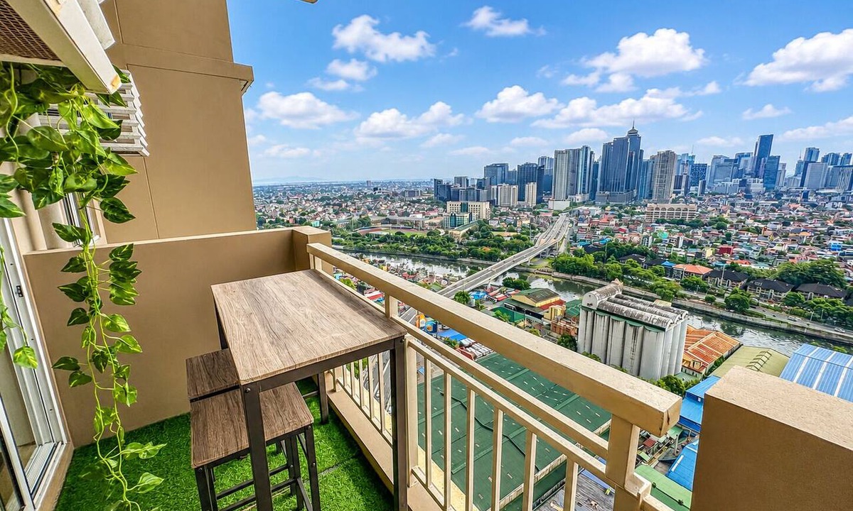 Kapitolyo Condo | Mabi's Place in Pasig near BGC, Ortigas & Mandaluyong, City Lights view, 300MBPS