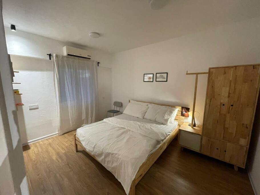 Downtown George Town Apartment | Macallum Flat