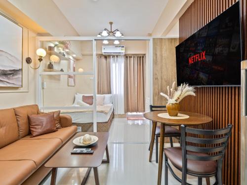 Basak Apartment | Mactan Cebu Cozy Relaxing Studio with Pool View Balcony