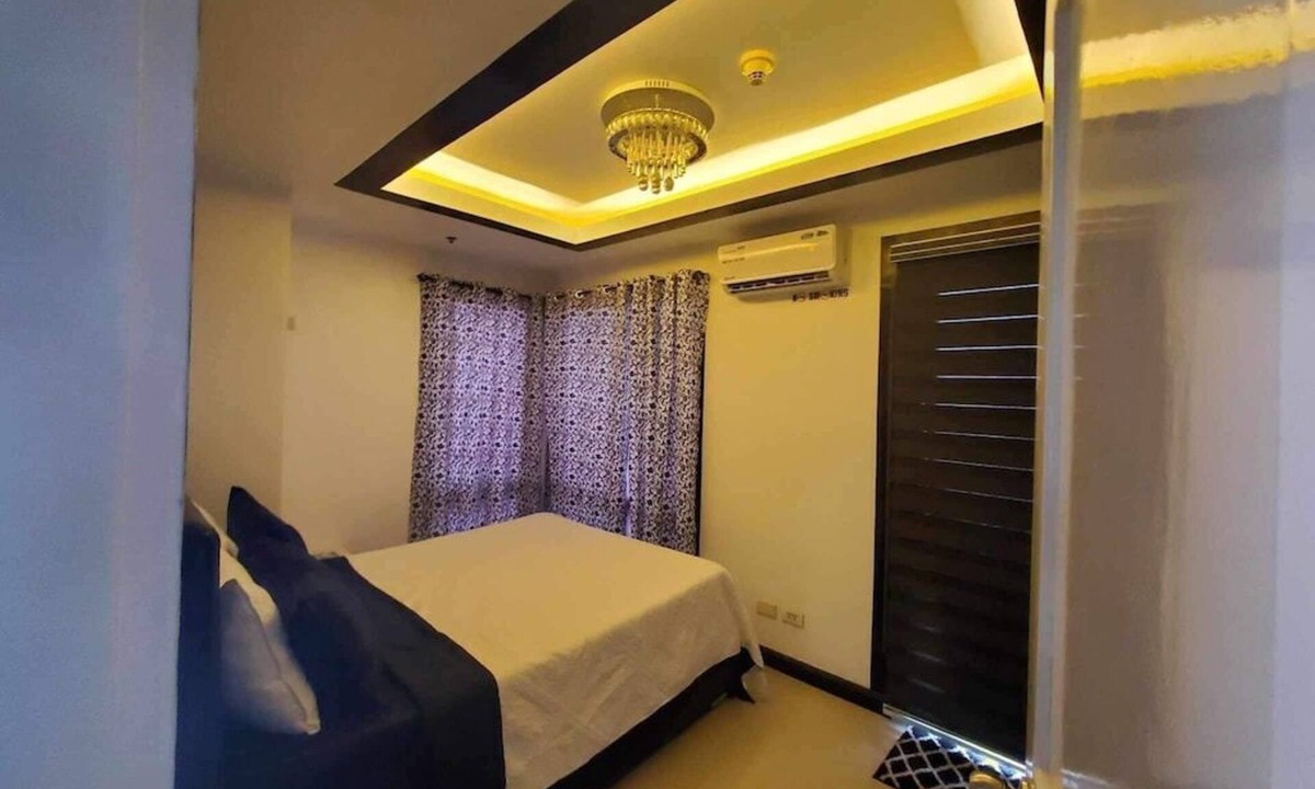 Ermita Night District Condo | Madeline's
