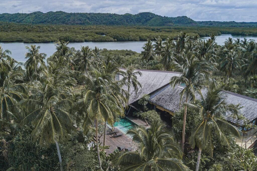Catangnan Villa | Maison Bukana - King Suite