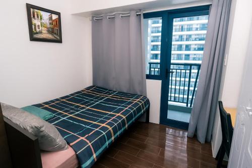 San Antonio Apartment | Makati MoodPad Fun Cozy Pool Access 300Mbps WiFi 2271