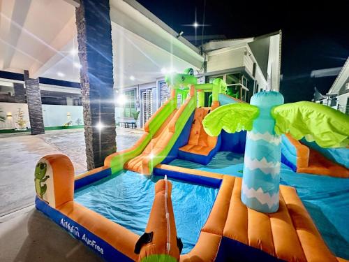 Malacca City Villa | Malacca house,kid pool & KTV 10PAX BANGLOW HOUSE