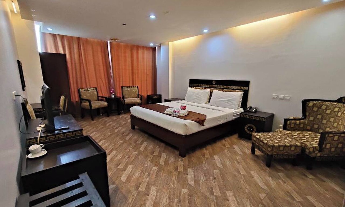 Ermita Night District Hotel | Manila Crown Palace Hotel