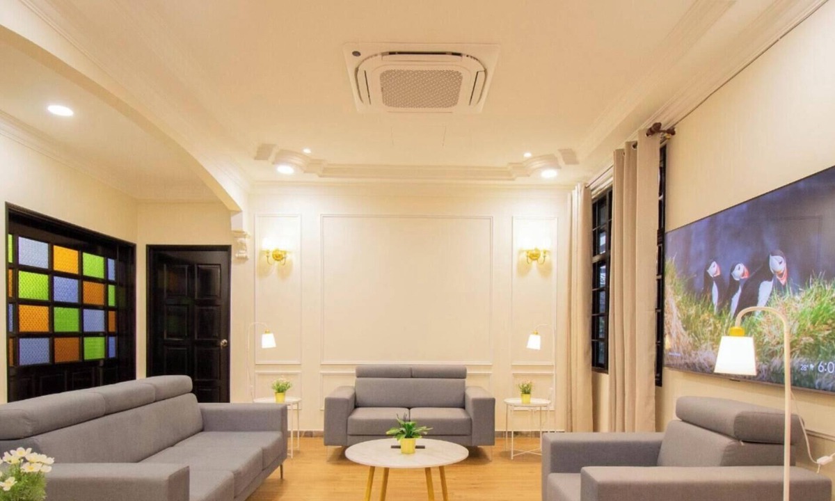 Tunku House | Massive 8-Bedroom Petaling Jaya Holiday Home, Sleeps 16+ Near Kuala Lumpur