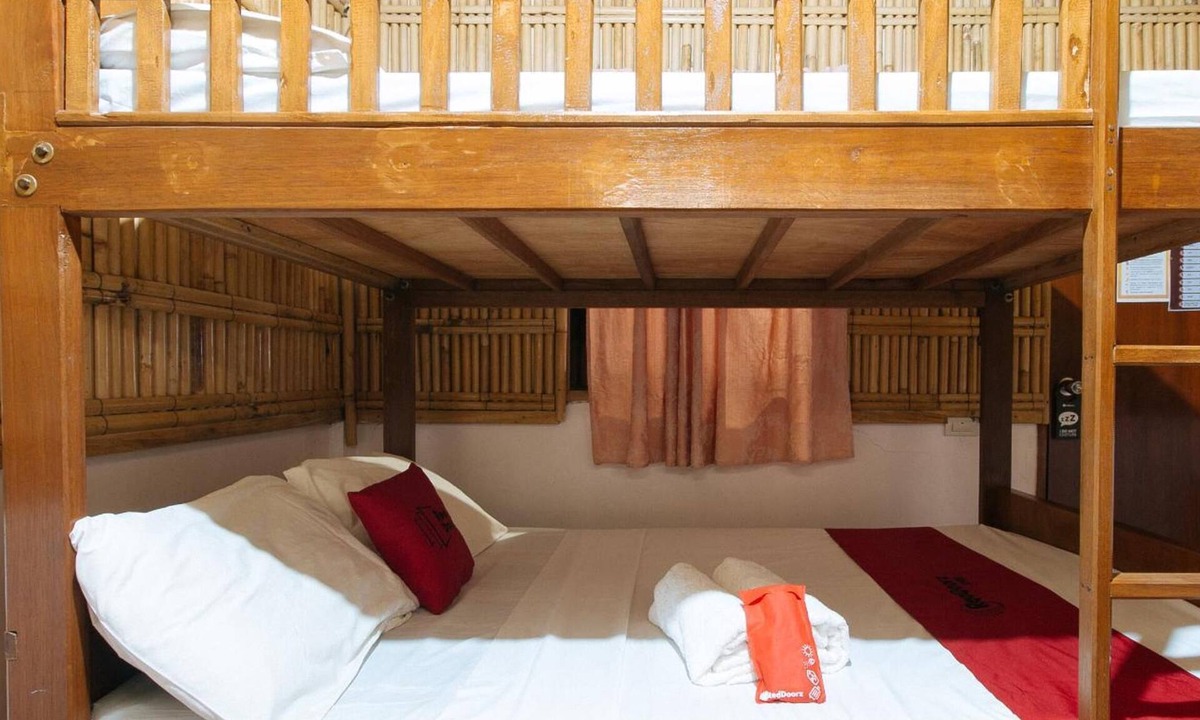 Pundaquit Hotel | Megan's Paradisio Beach Resort