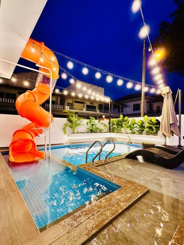Mata Kuching Villa | Melaka 1st Water Slide l Private Jaccuzi&Pool l 20Pax
