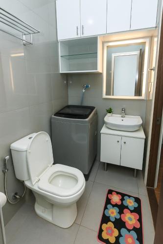 San Antonio Apartment | Metro mood haven Makati relax recharge repeat 1765