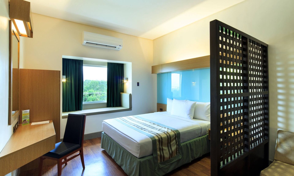 Silang Hotel | Microtel by Wyndham South Forbes near Nuvali