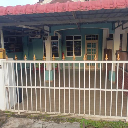 Kampung Dusun Kudus House | MieHomestay Bukit payong