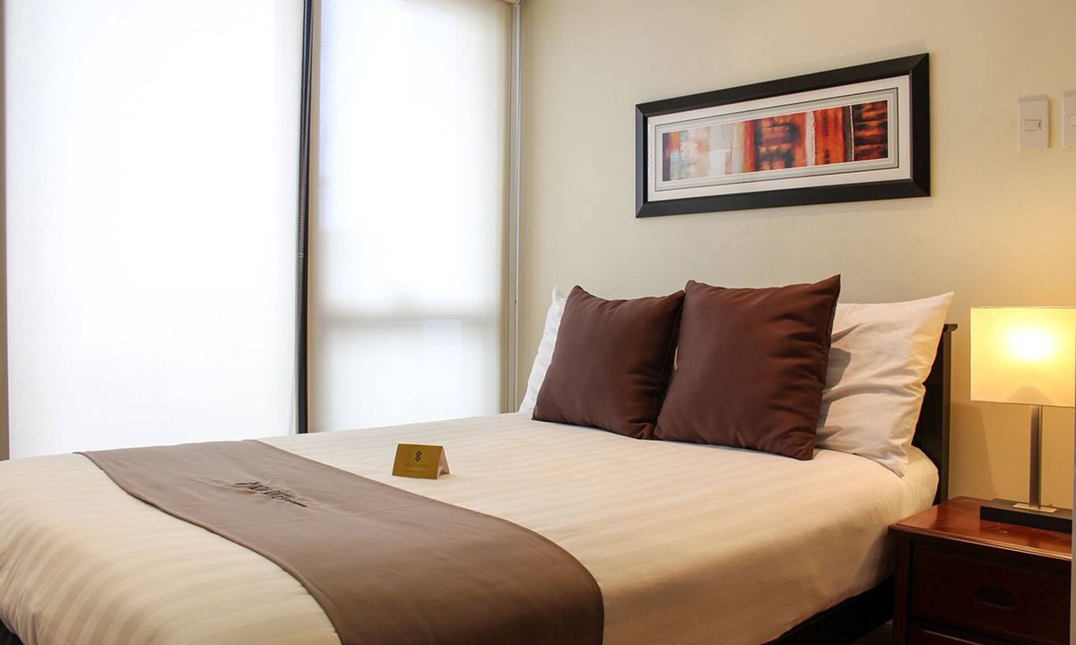 Downtown Apartment | "Modern" 1-BR Unit @ Knightsbridge 4608