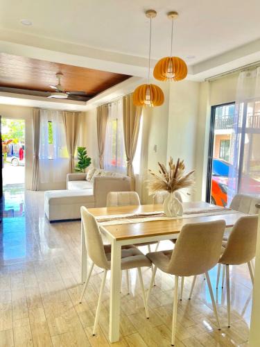 Cordova House | Modern 2BR Bungalow Near CCLEX Free Parking