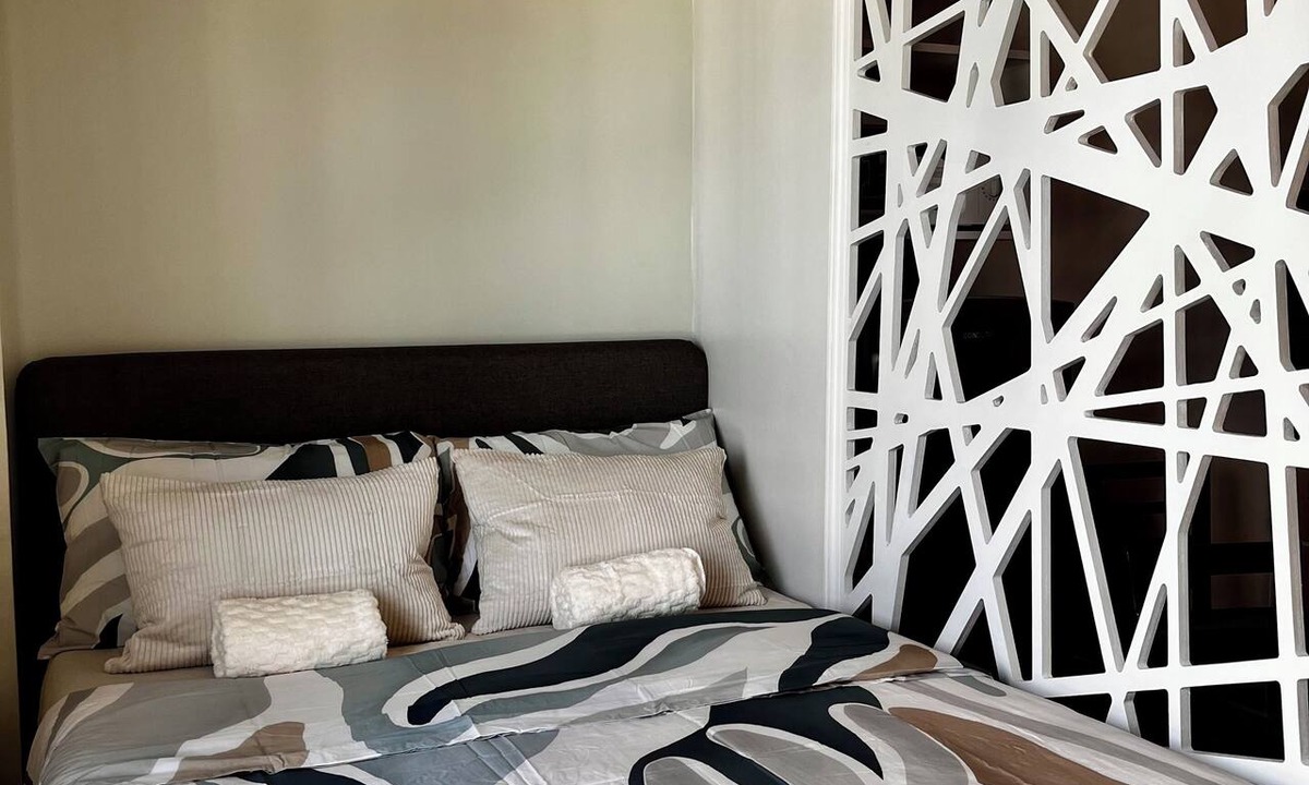 San Lorenzo Condo | Modern Beacon Makati Studio City View Pool Fast Wi-Fi Sleeps 3