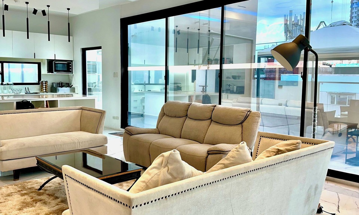 Project 4 House | Modern Penthouse for Private Parties and Family Gatherings
