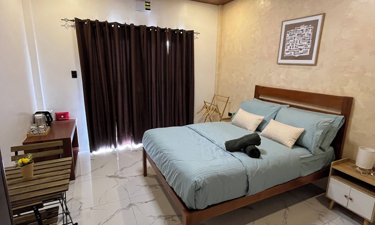 Catangnan Apartment | Modern Room at Tourism Road General Luna Near Beach & Cafes & Cloud 9