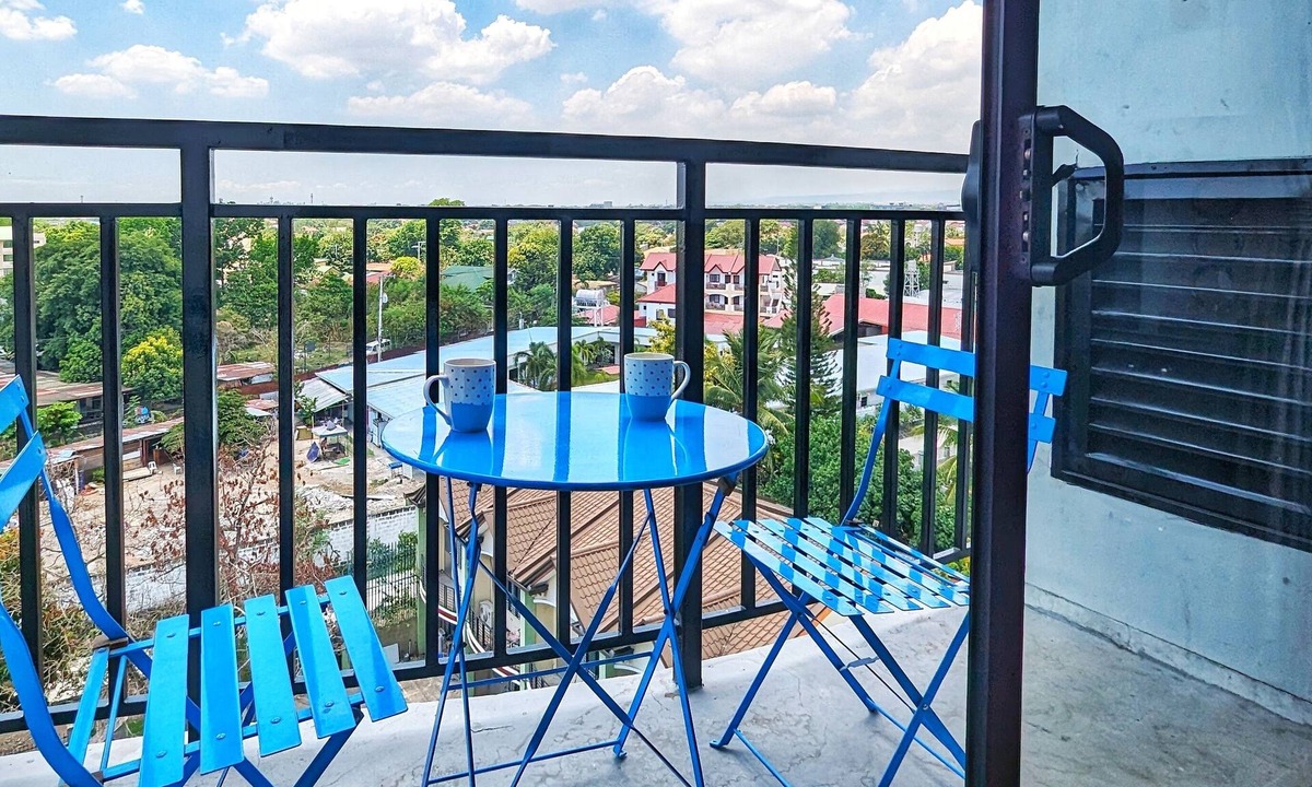Clark Freeport Apartment | Modern Studio w/Rooftop Pool Near Clark