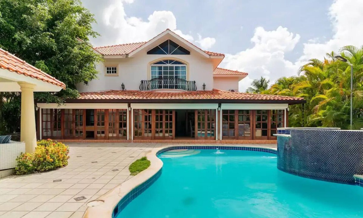 Juan Dolio Villa | Modern Villa! CHEF/BBQ/Billiard/WIFI/VIP.T