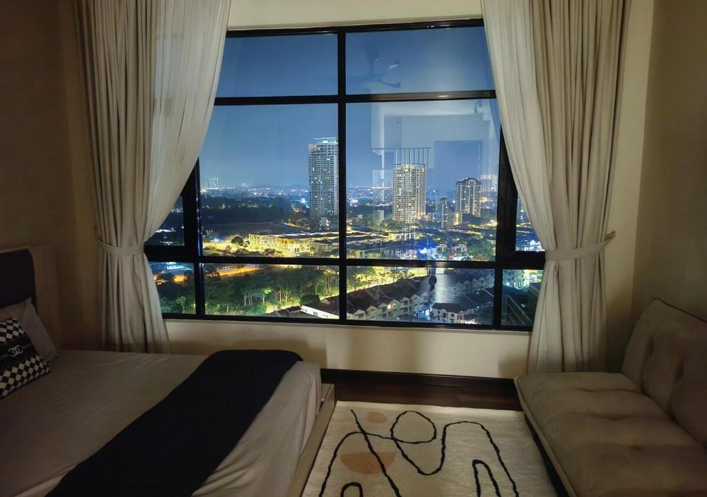 Johor Bahru Apartment | Molek Regency Studio 10 min Austin I 15 min CIQ -4pax PetFriendly, Netflix High Floor Unblock City Pool View, 1Carpark