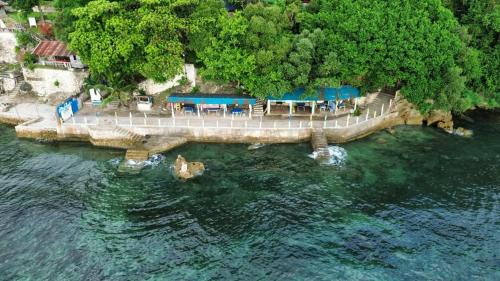 Catmon Resort | Monique Beach Resort by Hiverooms