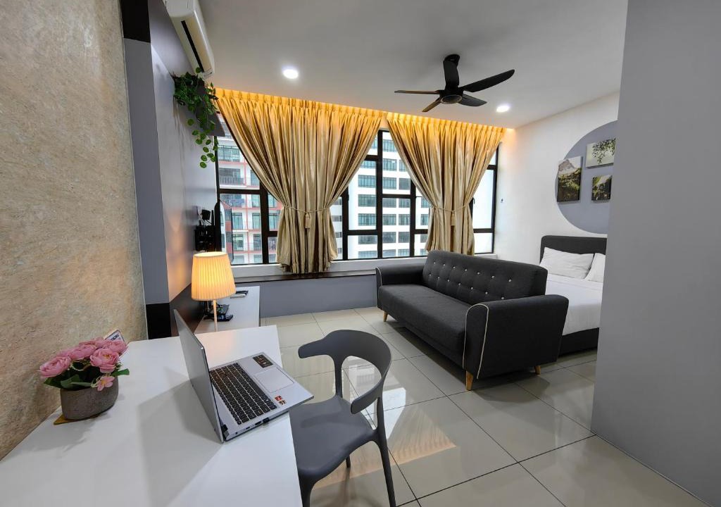 Taman Mount Austin Apartment | Mount Austin Homestay,1-4 Pax, 5 mins to IKEA TOPPEN AEON Tebrau HSA FREE WIFI and NETFLIX