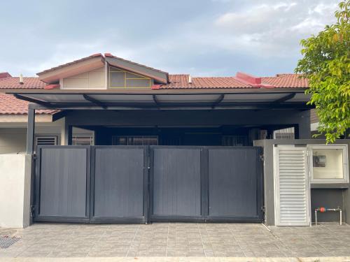 Kepala Batas House | Nafisa Homestay