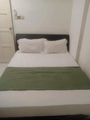 Iris Garden House | Natol Budget Homestay Rock Road