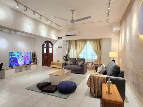Petaling Jaya House | New!14pax,Petaling Jaya Damansara Landed Home next Starling Atria Mall 1U IKEA