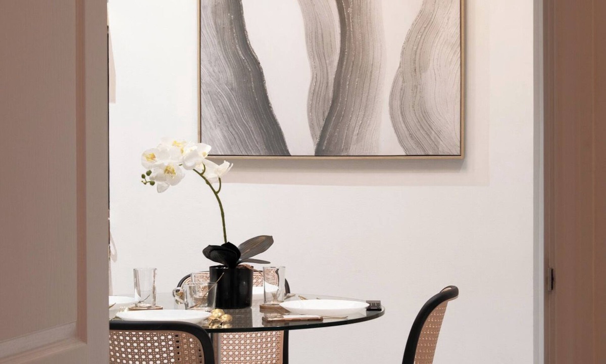 Downtown Condo | New! Modern Chic 2BR Condo with Fast Wifi