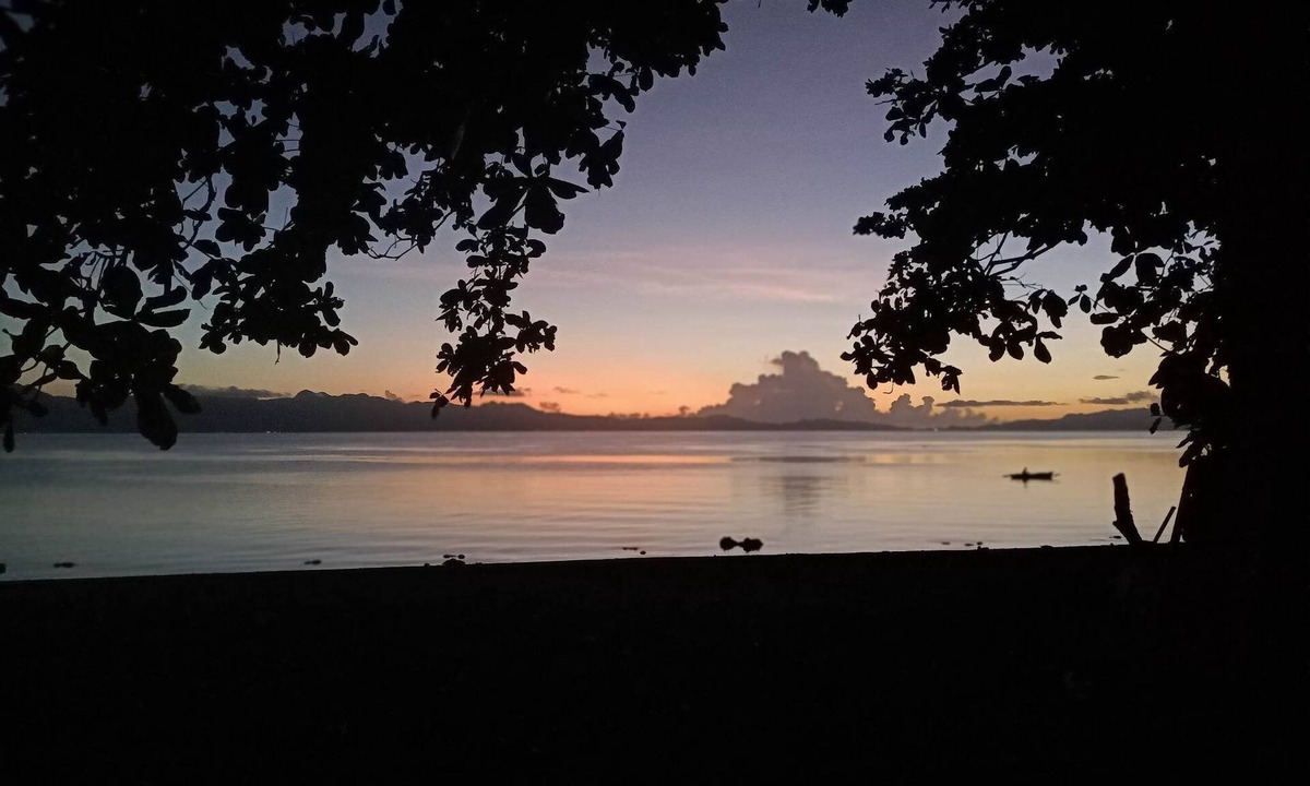 Malitbog House | Nice Bungalow by the bay. Spacious and private.