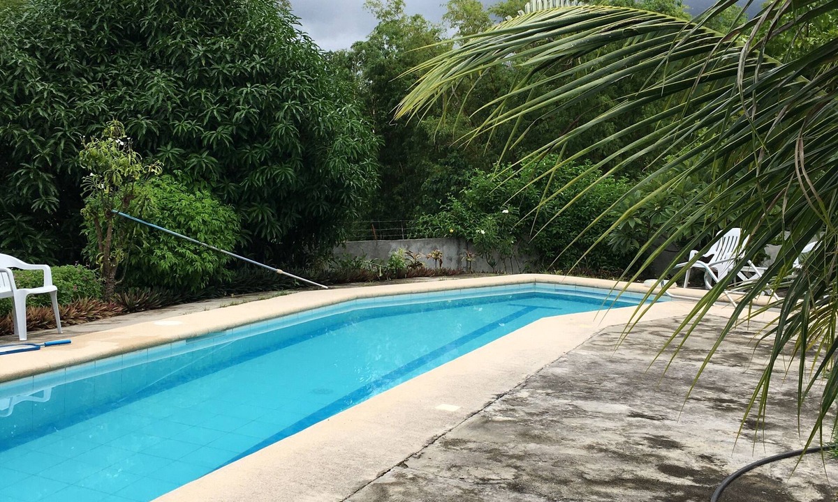 Zamboanguita Apartment | Nicely appointed studio in charming Zamboanguita with AC, WiFi