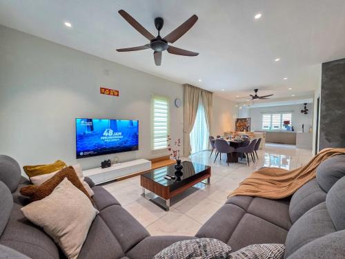 Mantin House | Nineteen Mantin Homestay 2 Storey 4R4B 19pax