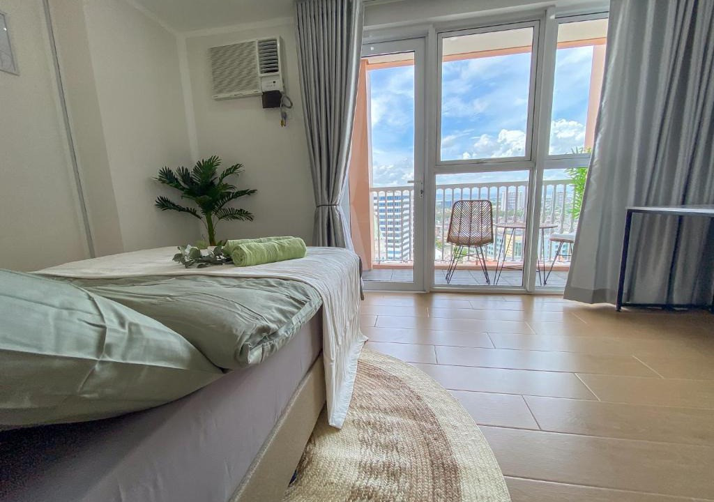 Pinagsama Apartment | nJoy! CHIC & Luxury at Venice Grand Canal